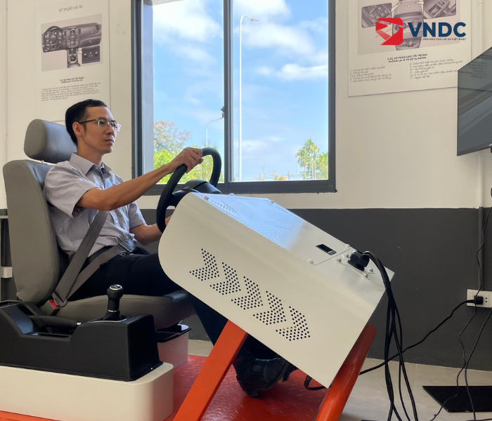 Trung tâm đào tạo lái xe Việt Nhật mạnh tay đầu tư cabin điện tử đầu tiên tại Đắk Lắk