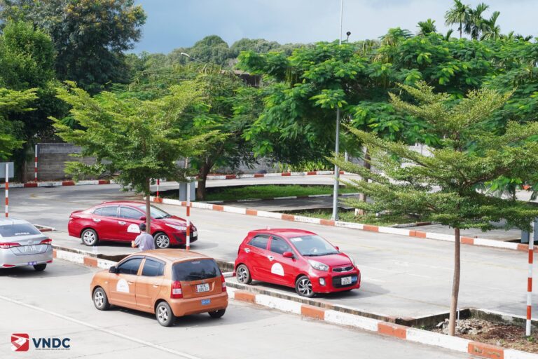 Thông báo biểu mức thu phí sát hạch lái xe, lệ phí cấp bằng, chứng chỉ được hoạt động trên các loại phương tiện và lệ phí đăng ký, cấp biển