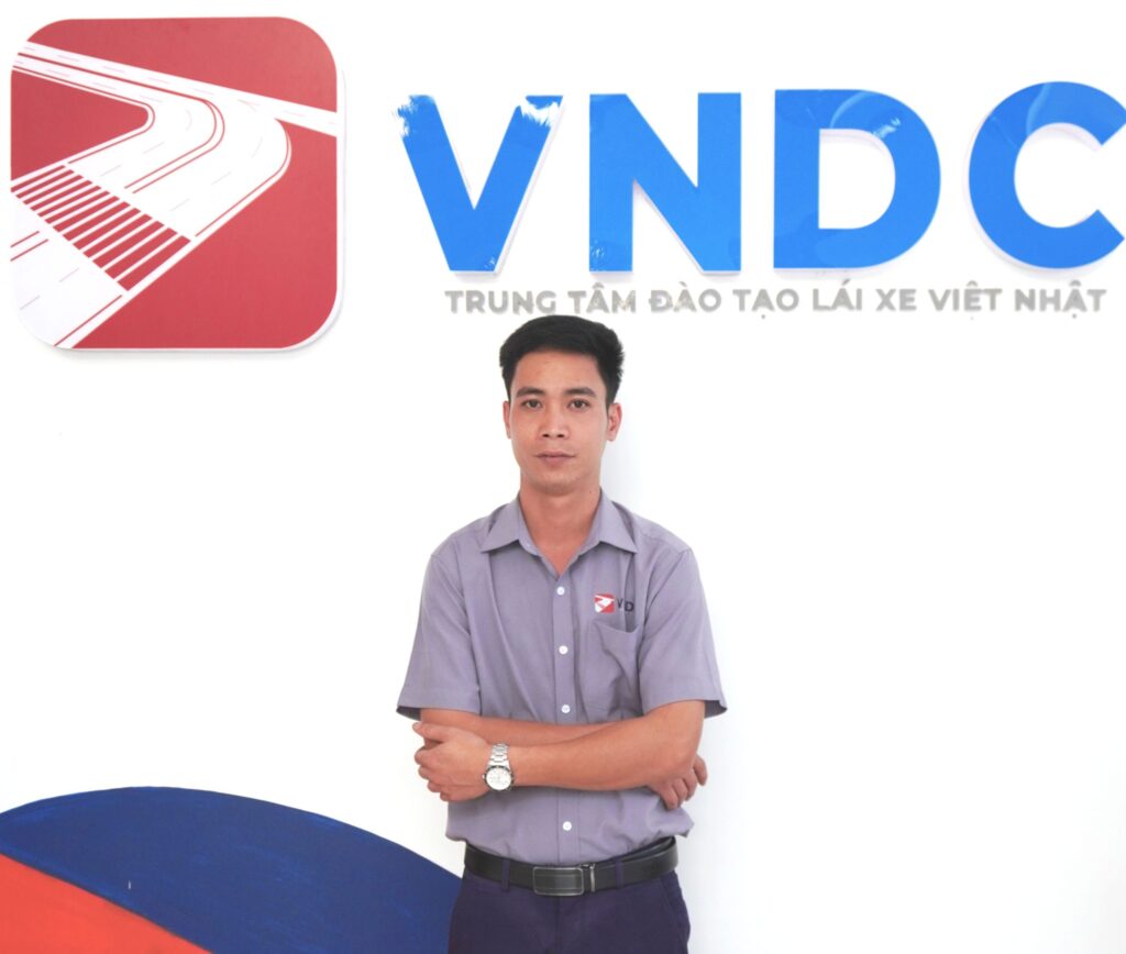 Giảng viên MÀN VĂN HUẤN